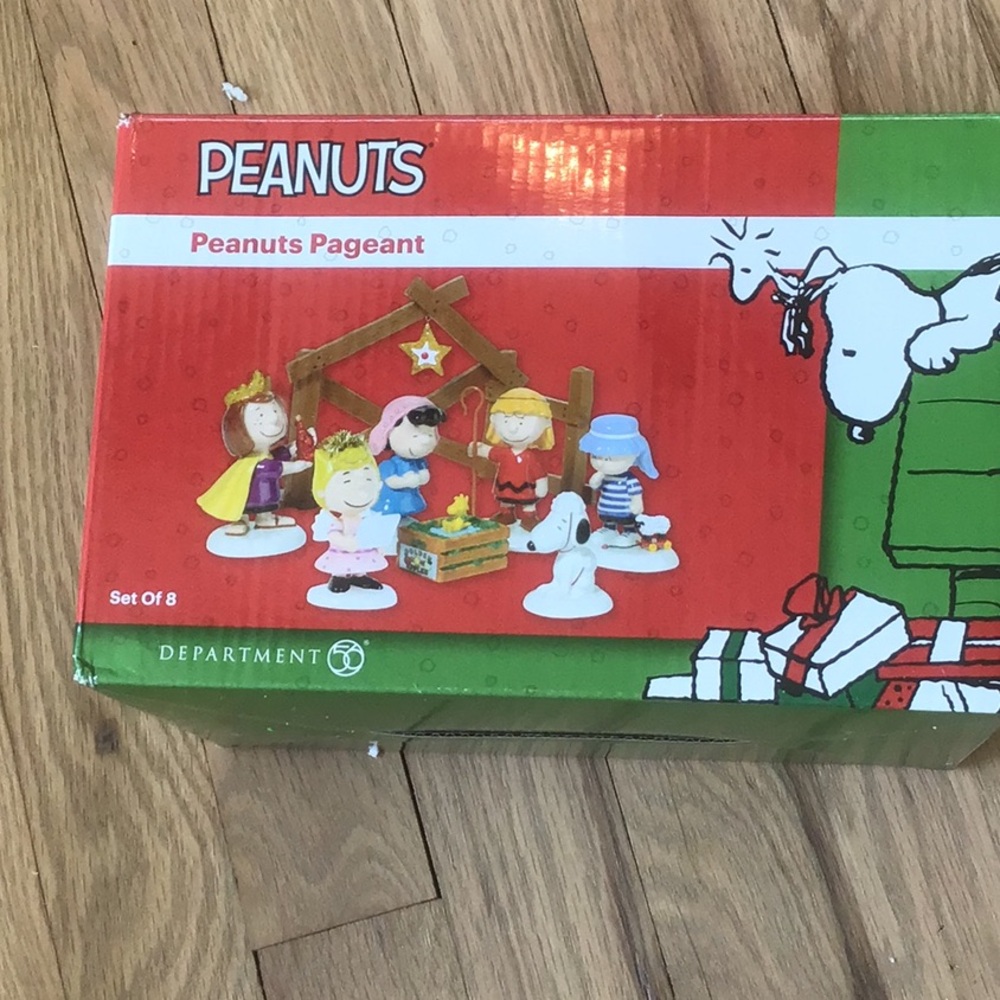 Department 56 Nativity Peanuts Pageant Figurine Collection.Set of 8. News box.
